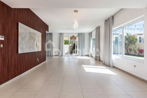 Villa in Jumeirah Park, Dubai 4 bedrooms, 455 sq.m. № 105364 - photo 9
