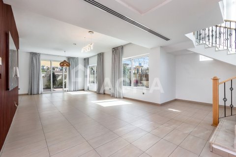 Villa in Jumeirah Park, Dubai 4 bedrooms, 455 sq.m. № 105364 - photo 8