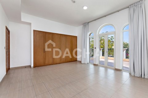 Villa in Jumeirah Park, Dubai 4 bedrooms, 455 sq.m. № 105364 - photo 15