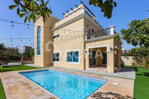 Villa in Jumeirah Park, Dubai 4 bedrooms, 455 sq.m. № 105364