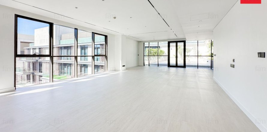 Apartamento en Al Wasl, Dubai, 4 dormitorios, 392 m², № 47897