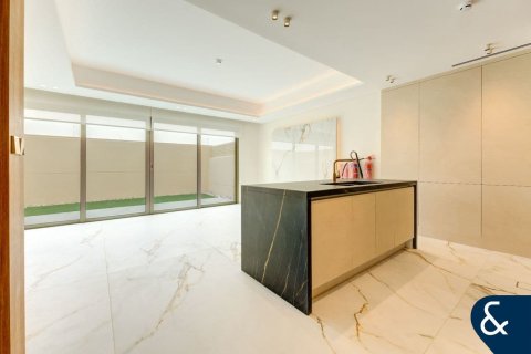 Купить виллу в Джумейра Гольф Эстейтс, Дубай: 3 спальни, 204м², № 75166 - фото 5