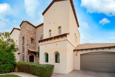Villa in Jumeirah Golf Estates, Dubai 6 bedrooms, 871 sq.m. № 78194 - photo 1