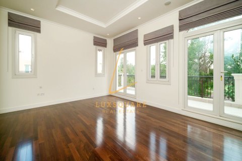 Villa in Jumeirah Golf Estates, Dubai 6 bedrooms, 871 sq.m. № 78194 - photo 14