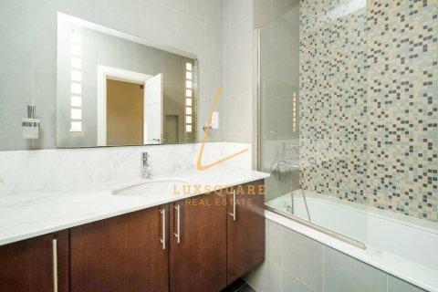 Villa in Jumeirah Golf Estates, Dubai 6 bedrooms, 871 sq.m. № 78194 - photo 17