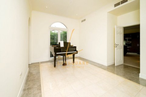 Villa in Jumeirah Golf Estates, Dubai 6 bedrooms, 871 sq.m. № 78194 - photo 11