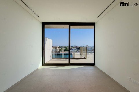 Apartment in Dubai 3 bedrooms, 335.7 sq.m. № 110615 - photo 14