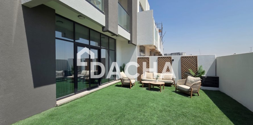 Townhouse in Dubai 2 bedrooms, 106 sq.m. № 110428