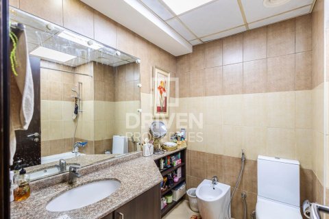 Apartment in Churchill Towers, Business Bay, Dubai 2 bedrooms, 136.75 sq.m. № 126712 - photo 12