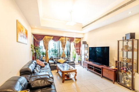 Apartment in Churchill Towers, Business Bay, Dubai 2 bedrooms, 136.75 sq.m. № 126712 - photo 8