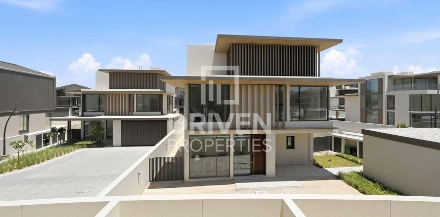 Townhouse in Nad Al Sheba 1, Nadd Al Sheba, Dubai 3 bedrooms, 185.62 sq.m. № 129666