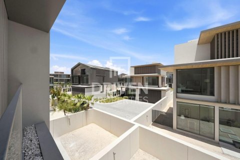 Townhouse in Nad Al Sheba 1, Nadd Al Sheba, Dubai 3 bedrooms, 185.62 sq.m. № 129666 - photo 2