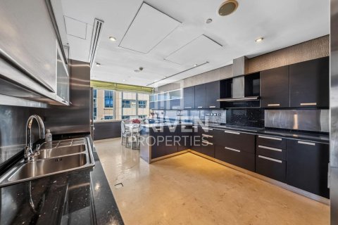 Apartment in Dubai Marina, Dubai 4 bedrooms, 586.03 sq.m. № 129665 - photo 7