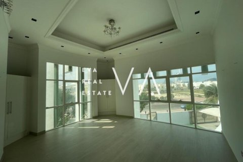 Villa in Jumeirah, Dubai 6 bedrooms, 958.45 sq.m. № 52712 - photo 11