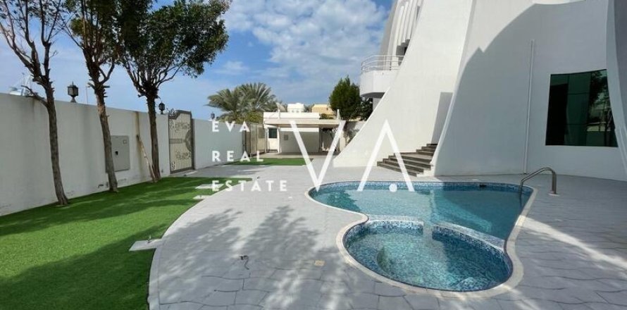 Villa in Jumeirah, Dubai 6 bedrooms, 958.45 sq.m. № 52712