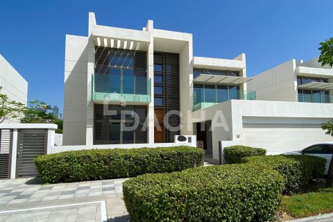 Villa à Dubai, 5 chambres, 831.7 m², № 3409 - photo 2