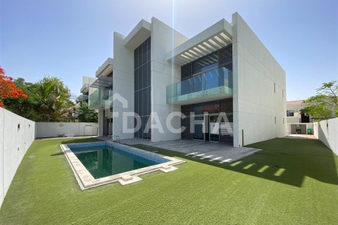 Villa à Dubai, 5 chambres, 831.7 m², № 3409 - photo 1