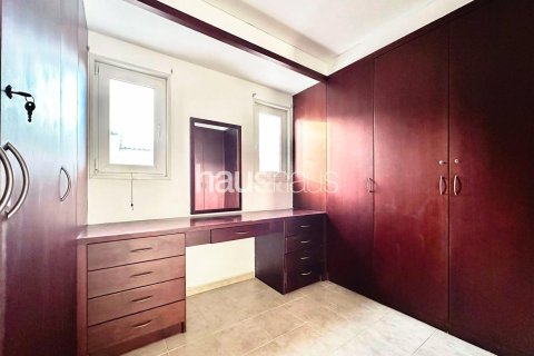 Купить виллу в Дубай Инвестмент Парке, Дубай: 5 спален, 577м², № 43488 - фото 10