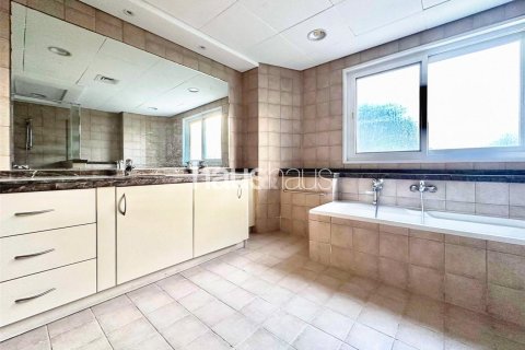 Купить виллу в Дубай Инвестмент Парке, Дубай: 5 спален, 577м², № 43488 - фото 16