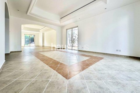 Купить виллу в Дубай Инвестмент Парке, Дубай: 5 спален, 577м², № 43488 - фото 17