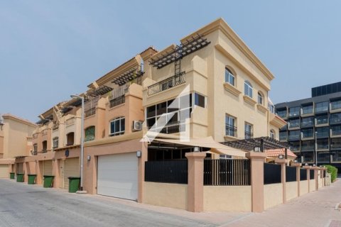 Villa en Diamond Views, Jumeirah Village Circle, Dubai, 5 dormitorios, 285.4 m², № 11823 - foto 1
