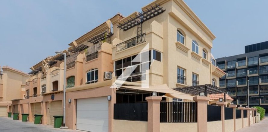 Villa en Diamond Views, Jumeirah Village Circle, Dubai, 5 dormitorios, 285.4 m², № 11823
