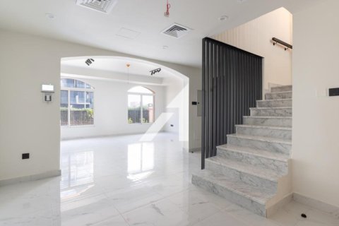 Villa en Diamond Views, Jumeirah Village Circle, Dubai, 5 dormitorios, 285.4 m², № 11823 - foto 8