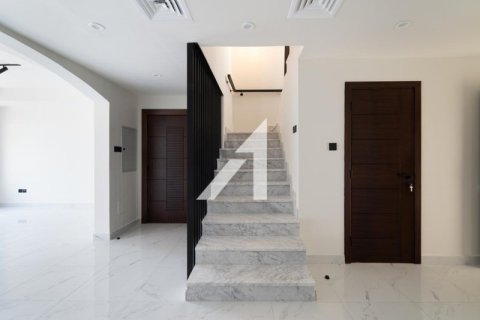 Villa en Diamond Views, Jumeirah Village Circle, Dubai, 5 dormitorios, 285.4 m², № 11823 - foto 6