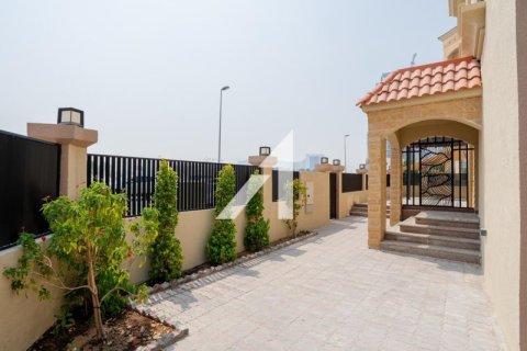 Villa en Diamond Views, Jumeirah Village Circle, Dubai, 5 dormitorios, 285.4 m², № 11823 - foto 2