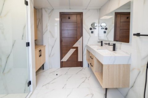 Villa en Diamond Views, Jumeirah Village Circle, Dubai, 5 dormitorios, 285.4 m², № 11823 - foto 16