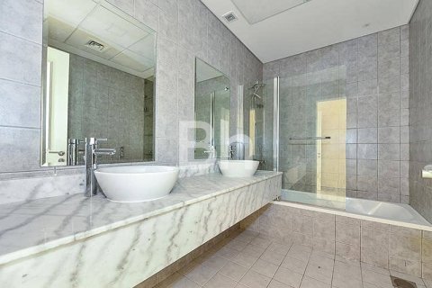 Adosado en Jumeirah Village Circle, Dubai, 4 dormitorios, 196 m², № 57390 - foto 6