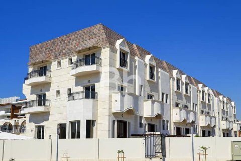 Adosado en Jumeirah Village Circle, Dubai, 4 dormitorios, 196 m², № 57390 - foto 3