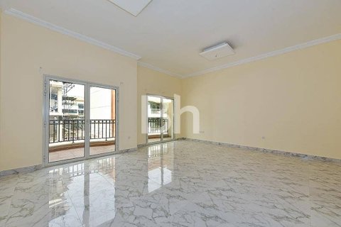 Adosado en Jumeirah Village Circle, Dubai, 4 dormitorios, 196 m², № 57390 - foto 1