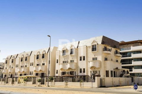 Adosado en Jumeirah Village Circle, Dubai, 4 dormitorios, 196 m², № 57390 - foto 2