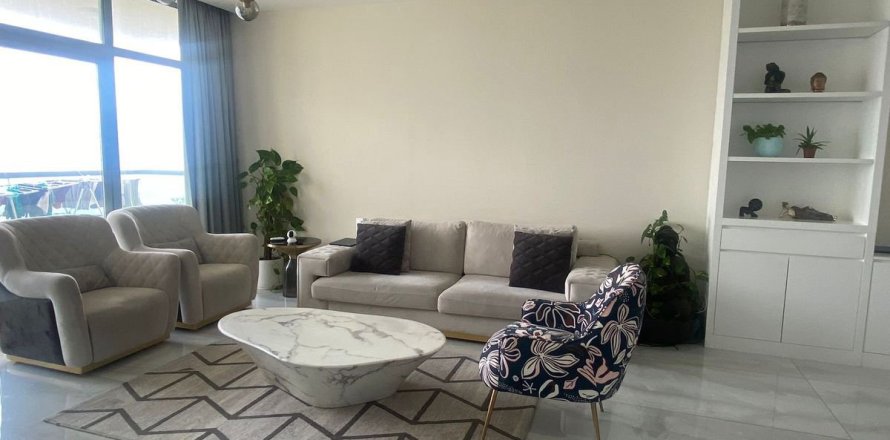 Apartment in The Views, Dubai 2 bedrooms, 152.5 sq.m. № 52201