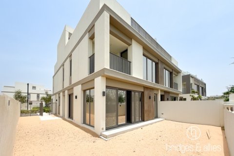 Villa en Dubai, 4 dormitorios, 316.9 m², № 47296 - foto 1