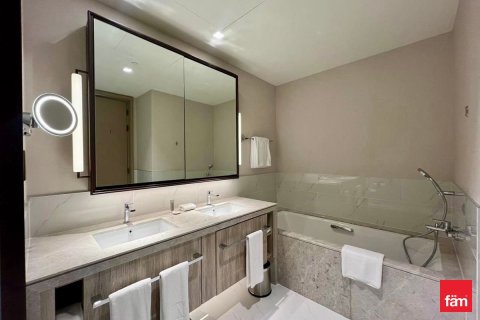 Снять в аренду квартиру в Дубае: 3 спальни, 132.8м², № 70394 - фото 9