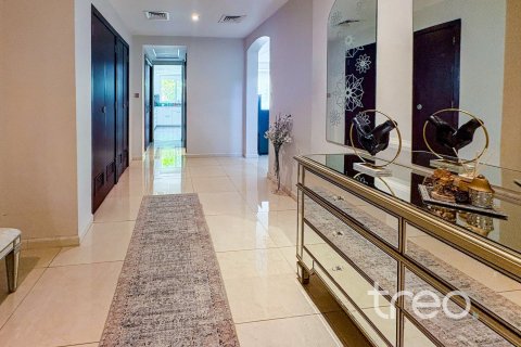 Townhouse in Arabian Ranches, Dubai 3 bedrooms, 258.36 sq.m. № 136236 - photo 8