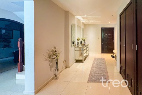 Townhouse in Arabian Ranches, Dubai 3 bedrooms, 258.36 sq.m. № 136236 - photo 9