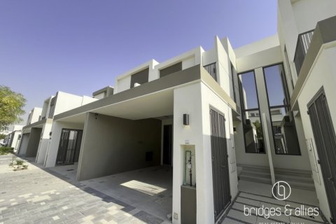 Villa en Dubai, 3 dormitorios, 143.2 m², № 77232 - foto 1