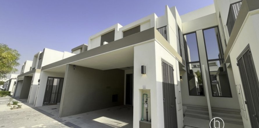 Villa en Dubai, 3 dormitorios, 143.2 m², № 77232