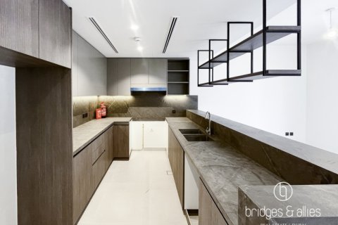 Villa en Dubai, 3 dormitorios, 143.2 m², № 77232 - foto 2