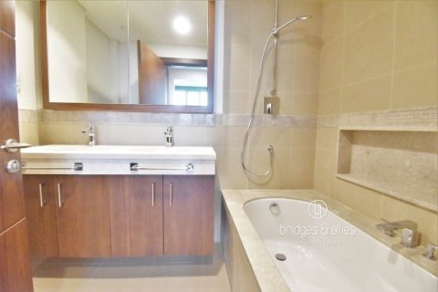 Снять в аренду квартиру в Даунтаун Дубай (Даунтаун Бурдж Дубай), Дубай: 3 спальни, 195.8м², № 77246 - фото 17