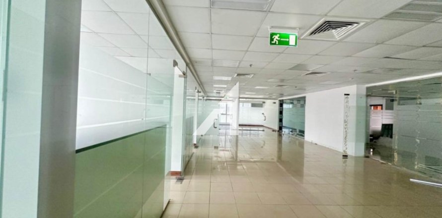 Oficina en Dubai, 420.9 m², № 69070