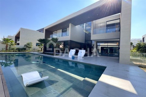Villa in Al Barari, Dubai 5 bedrooms, 1311.6 sq.m. № 7064 - photo 3
