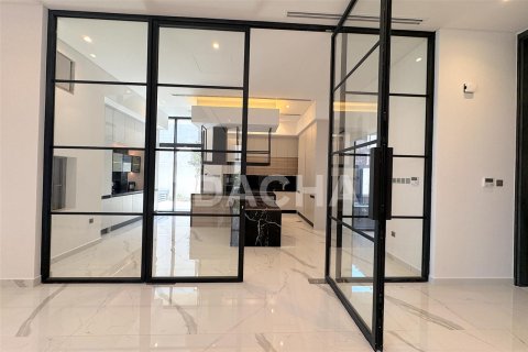 Villa in Al Barari, Dubai 5 bedrooms, 1311.6 sq.m. № 7064 - photo 2