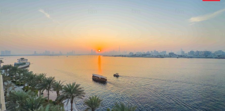 Adosado en Dubai, 3 dormitorios, 321.3 m², № 70576