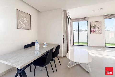 Снять в аренду виллу в Дубае: 4 спальни, 231м², № 91965 - фото 6