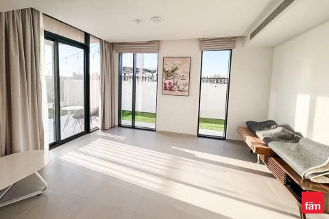 Снять в аренду виллу в Дубае: 4 спальни, 231м², № 91965 - фото 3