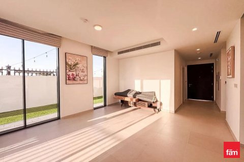 Снять в аренду виллу в Дубае: 4 спальни, 231м², № 91965 - фото 2